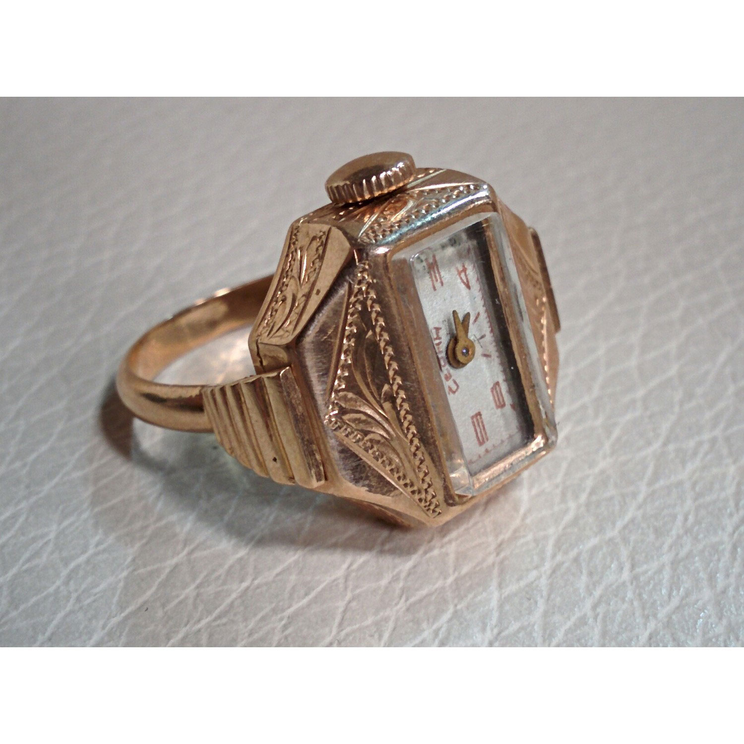 Лот: 072. Женские золотые часы-кольцо «Севан» — Desiderata Auction